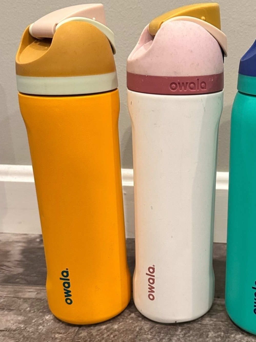 Lot of 2 Owala FreeSip Water bottles, Both 24 oz good used condition